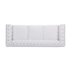 Divano a 3 posti Chesterfield imbottito in velluto bianco da 83 pollici con bottoni, borchie e gambe in legno