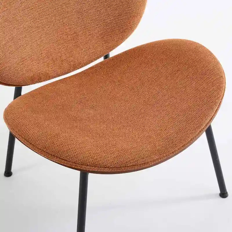 Sedia singola Mid-Century Modern Shell Tripod, sedia lounge in tessuto arancione con finitura noce e schienale confortevole
