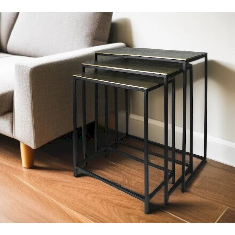 Set di tre tavolini a incastro in ottone, alluminio nero e ferro - 11,5' X '26' X '21