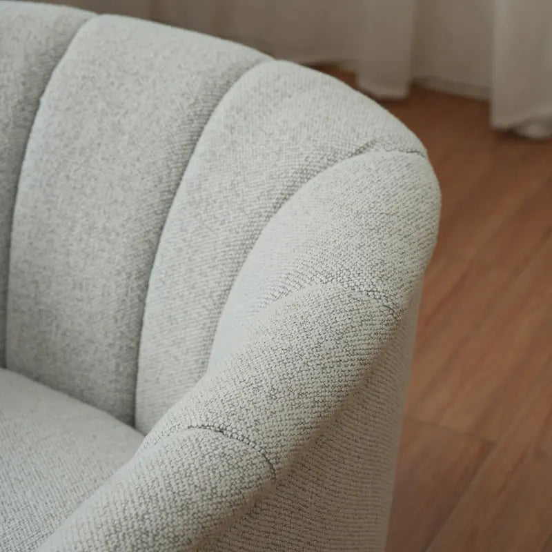 Poltrona Girevole in Tessuto con Rotazione a 360°, Base in Legno e Capacità di Carico di 158 kg