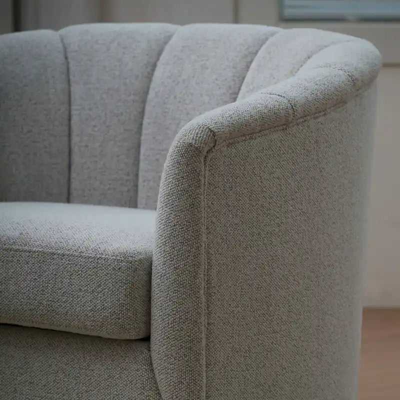 Poltrona Girevole in Tessuto con Rotazione a 360°, Base in Legno e Capacità di Carico di 158 kg