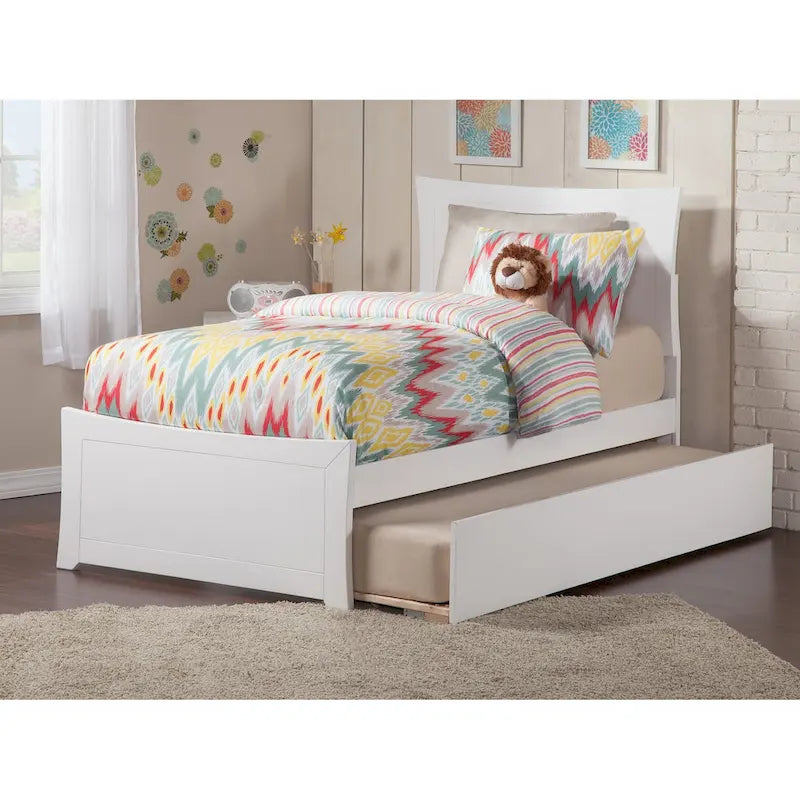 Letto a piattaforma in legno massiccio con pediera e letto estraibile abbinati