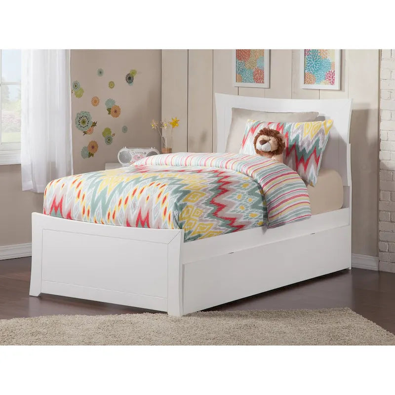 Letto a piattaforma in legno massiccio con pediera e letto estraibile abbinati
