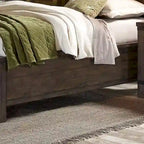 Letto matrimoniale con libreria Thornwood Hills Rock Beaten Gray con tagli a sega